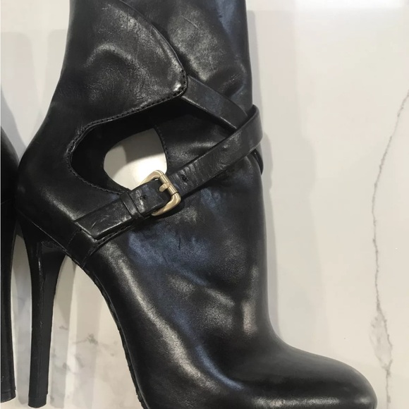 B Brian Atwood Factorium leather bootie Platform heel Size 6.5. buckle detail - Picture 5 of 16